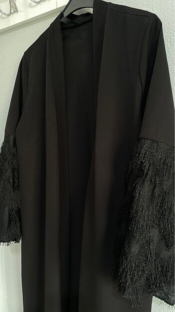 Kolları püsküllü abaya