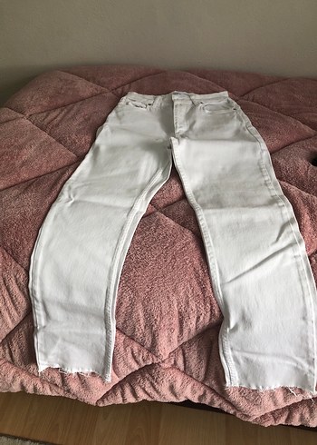 Zara Beyaz Düğmeli Kadın Kot Pantolon