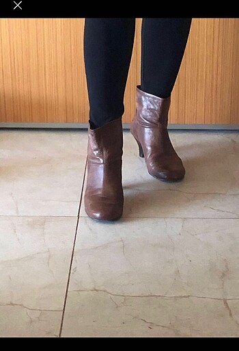 Nine West deri topuklu bot