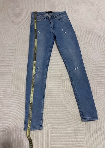 Koton Regular Fit Yırtık Detaylı Kot Pantolon