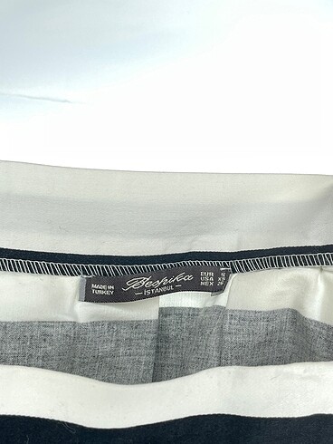 s Beden çeşitli Renk Bershka Midi Etek %70 İndirimli.