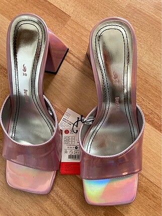 38 Beden Bershka Yanardöner Blok Topuklu Sandalet#38# numara