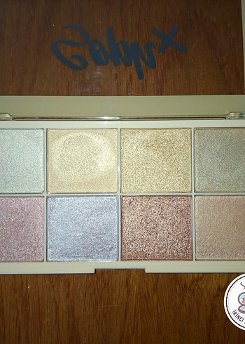 Revolution Soph X Highlighter Palette - Görsel 3