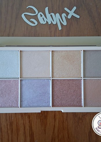 Revolution Soph X Highlighter Palette - Görsel 2