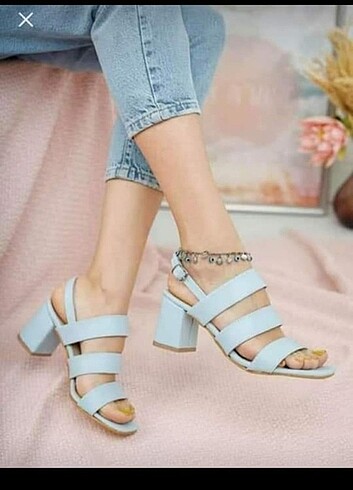 39 mavi bantlı kısa topuk sandalet 