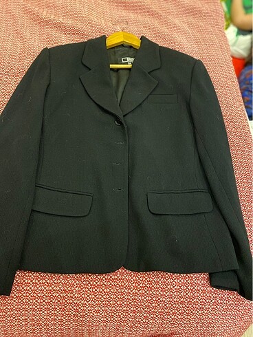 Vatkalı siyah ceket