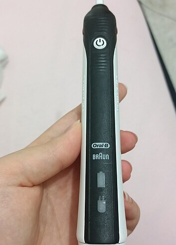 Oral-B şarjlı diş fırçası + başlık