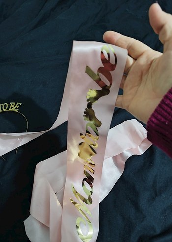 Altın Renkli Baskılı Anne Tacı - Görsel 2