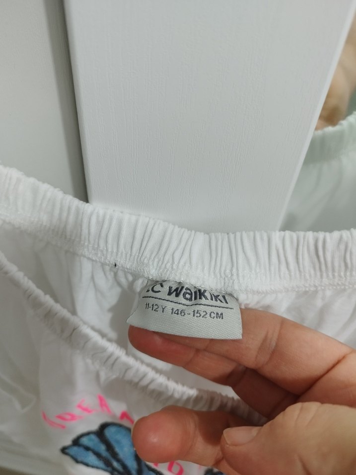 Kız Çocuk Beyaz Omuzları Açık Baskılı Tişört - Görsel 2