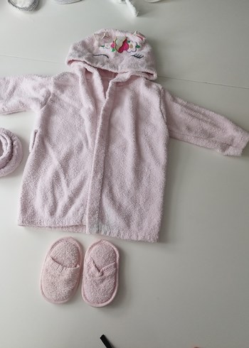 Nakışlı Kapüşonlu Kız Çocuk Bornozu Seti - Görsel 2