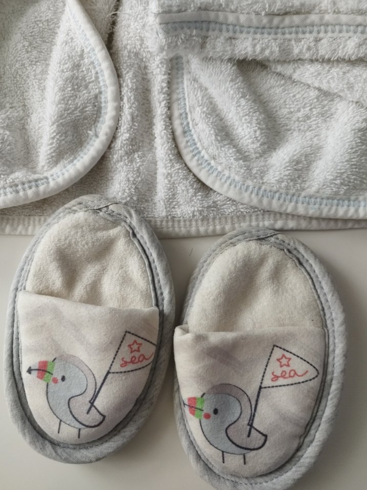 Kapüşonlu Erkek Çocuk Nakışlı Bornoz ve Terlik - Görsel 2