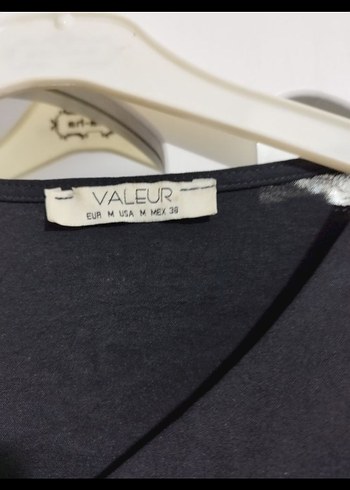 Siyah Keten Fırfırlı V Yaka Bluz - Görsel 2