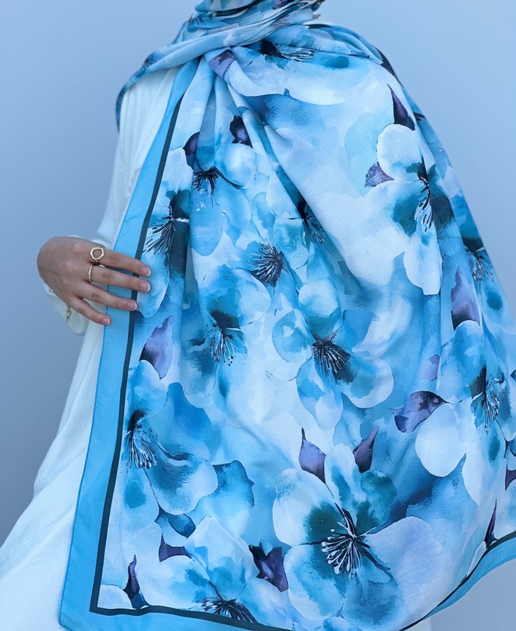 Mavi Çiçekli Kadın Şal - Görsel 3