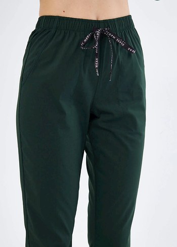 Tesettür - Avcı Yeşili Likralı Hemşire Üniforma Takımı (Class ) - Görsel 7