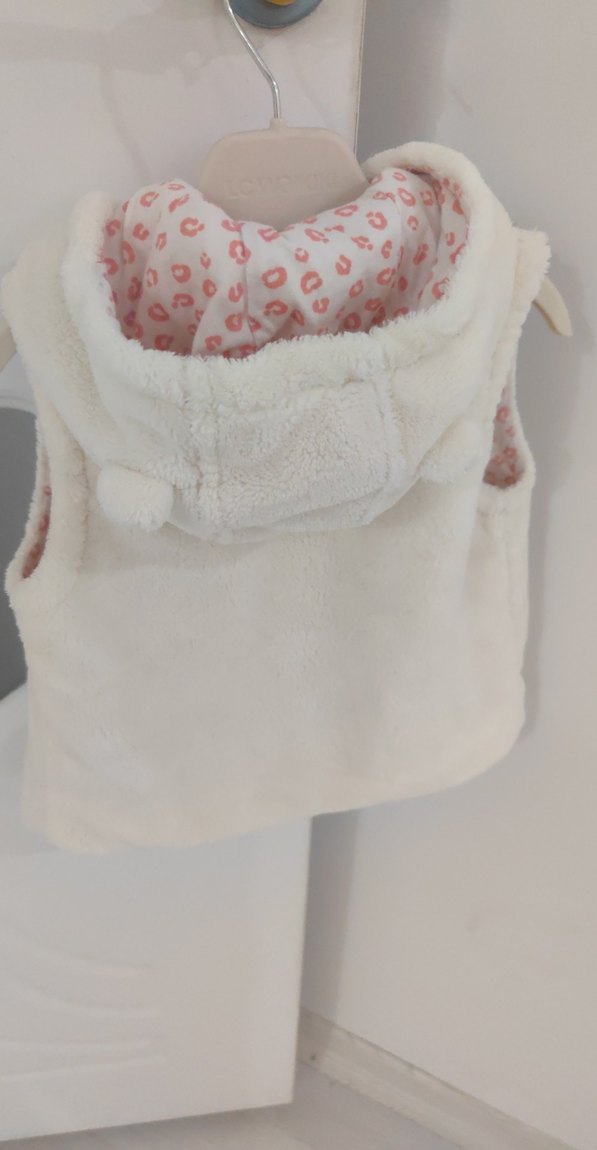 Kız Çocuk Beyaz Kapüşonlu Kürklü Yelek - Görsel 2