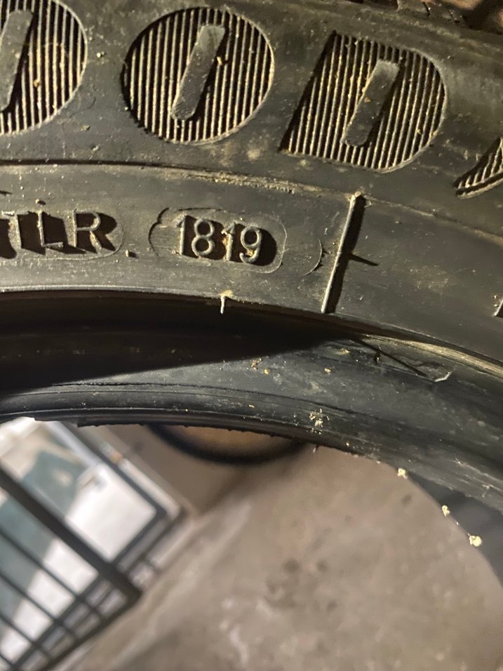 Siyah Goodyear Lastikler - Görsel 4