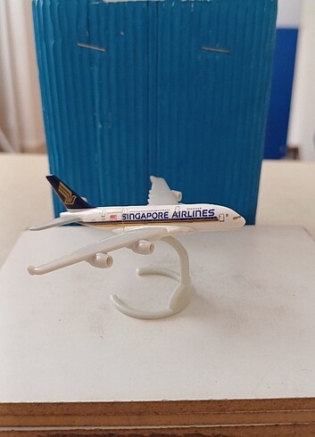 KİNDER SINGAPORE AIRLINES AIRBUS A380 MAKET UÇAK