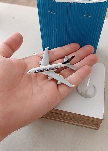 Beden KİNDER SINGAPORE AIRLINES AIRBUS A380 MAKET UÇAK