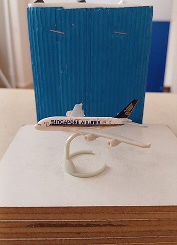  KİNDER SINGAPORE AIRLINES AIRBUS A380 MAKET UÇAK