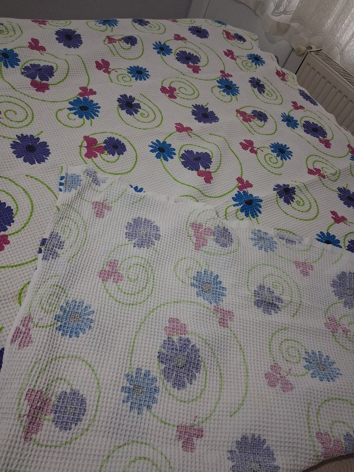 Çiçek Desenli Çok Renkli Yatak Örtüsü.  en156. boy220 - Görsel 3