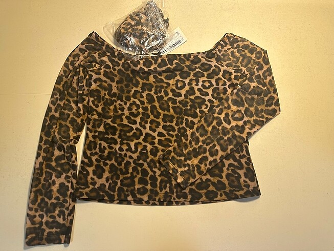LEOPAR DESENLİ FULARLI BLUZ