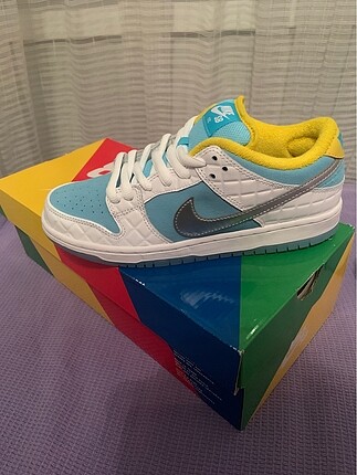 Sb dunk ftc 38,5 (42,5 olanı da var)