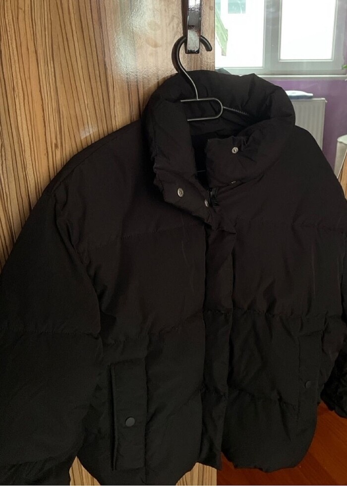 Siyah şişme mont - Görsel 4