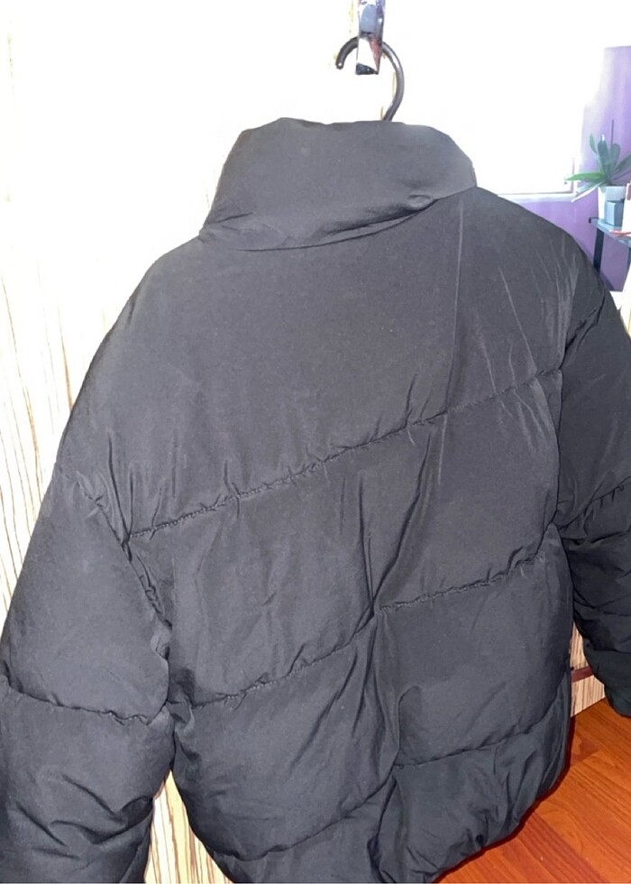 Siyah şişme mont - Görsel 5