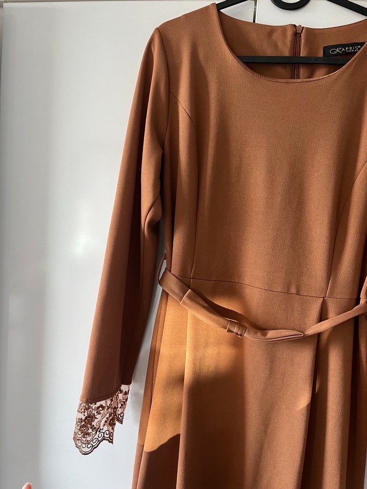 Güpür Detaylı Kiremit Renk Elbise - Görsel 2