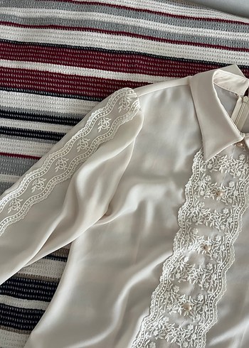 Dantel İşlemeli Beyaz Uzun Kollu Kadın Gömlek - Görsel 3