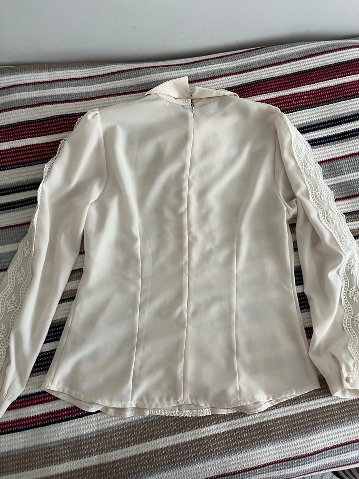 Dantel İşlemeli Beyaz Uzun Kollu Kadın Gömlek - Görsel 2