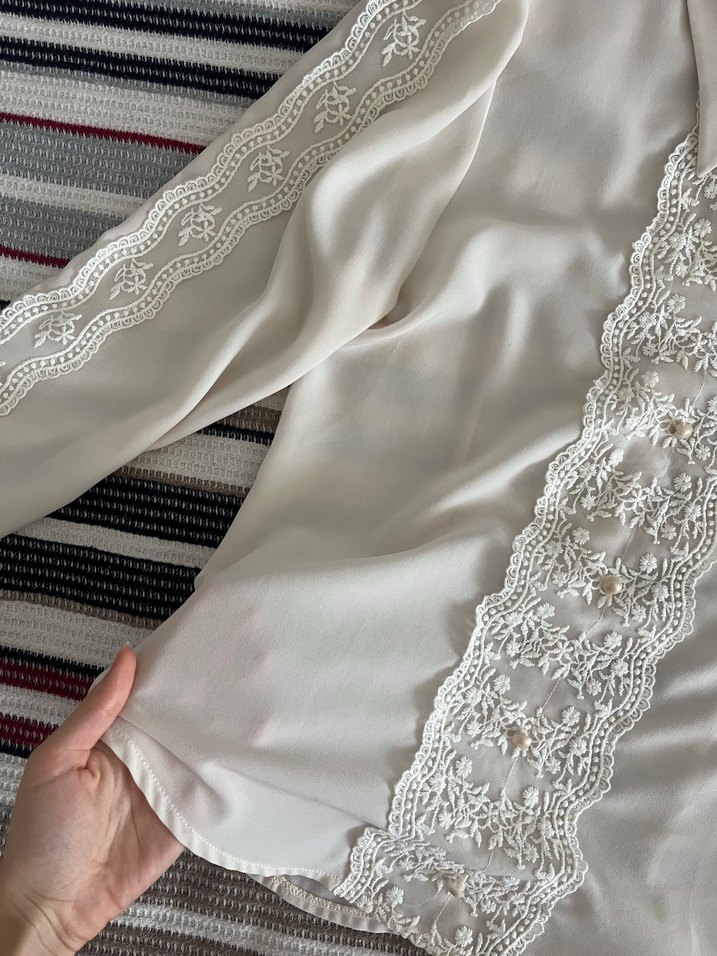 Dantel İşlemeli Beyaz Uzun Kollu Kadın Gömlek - Görsel 4