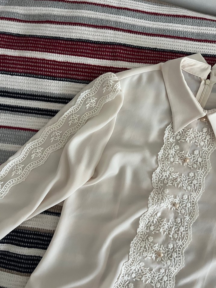 Dantel İşlemeli Beyaz Uzun Kollu Kadın Gömlek - Görsel 3