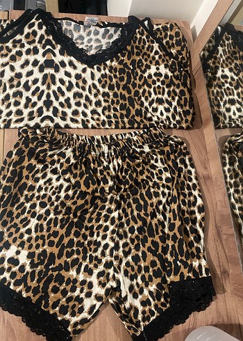 Leopar Desenli Kısa Kadın Pijama Takımı