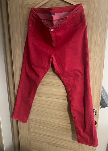 Kırmızı pantolon