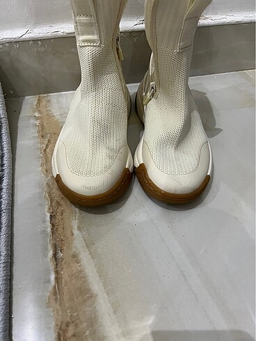 Zara Koz çocuk bot