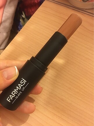 Farmasi contour stick