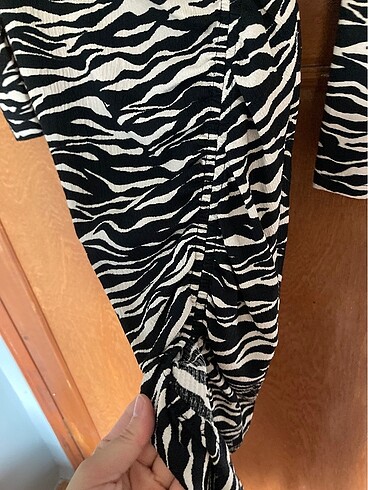 s Beden çeşitli Renk Bershka Zebra Vücuda Oturan Elbise