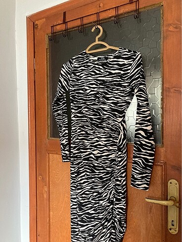 Bershka Zebra Vücuda Oturan Elbise