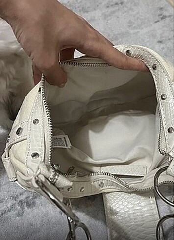  Beden beyaz Renk Bershka kol çantası