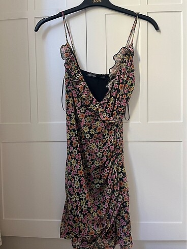 Bershka çiçekli mini elbise