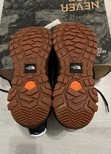 37 Beden siyah Renk The north face yukina bot kadın