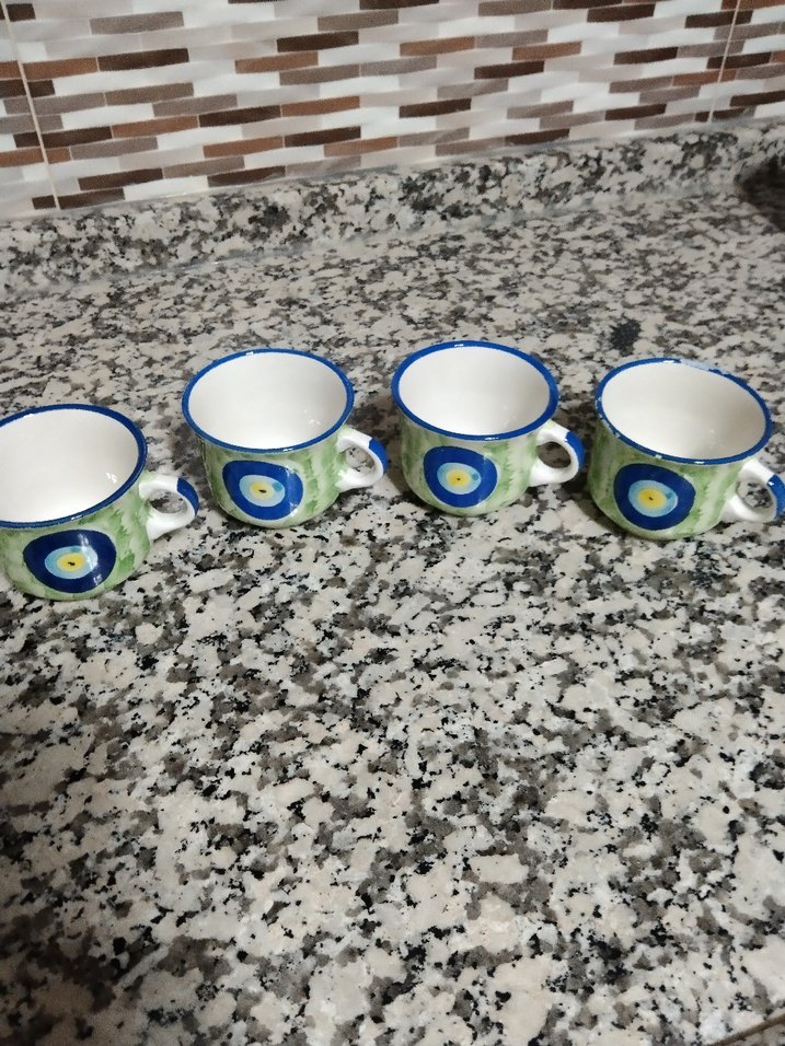 8 adet kupa,iki takım baharatlık,çay tabağı komple satılıktır - Görsel 5