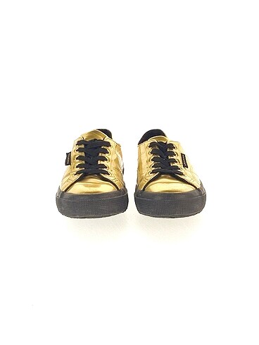 37 Beden Superga Spor Ayakkabı %70 İndirimli.