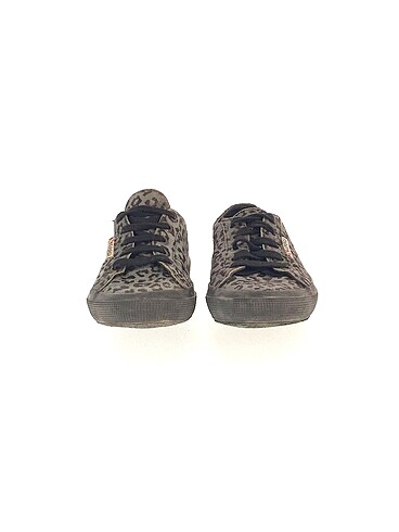 37 Beden Superga Spor Ayakkabı %70 İndirimli.