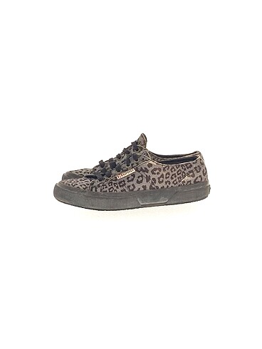 Superga Spor Ayakkabı %70 İndirimli.
