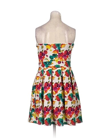 l Beden PreLoved Kısa Elbise %70 İndirimli.