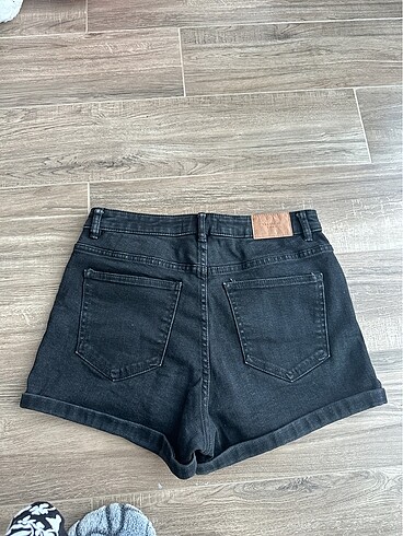 38 Beden siyah Renk Zara jean şort