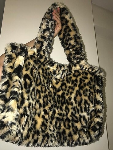 Fluffy tote bag