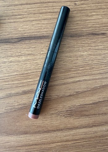 MAC Dazzleshadow Koyu Bej stick kalem far - Görsel 3